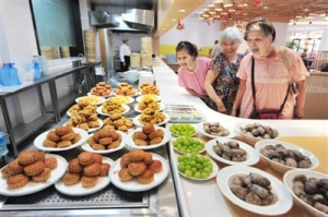 Establishing community canteens and elderly canteens in multiple locations