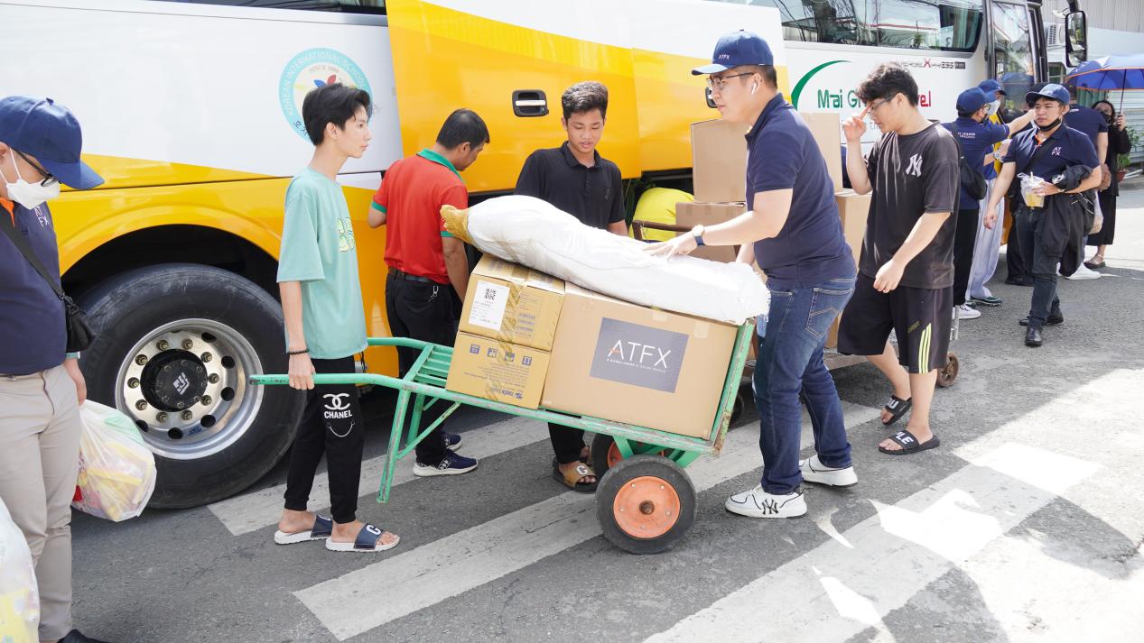 Walking with love, holding up hope | ATFXVietnamese student aid tour gathers the power of love192 / author:atfx2019 / PostsID:1726541