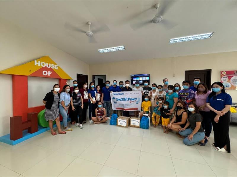Hand in hand to light up the light of hope,ATFX CaresSend the gift of love to the child's side576 / author:atfx2019 / PostsID:1727897