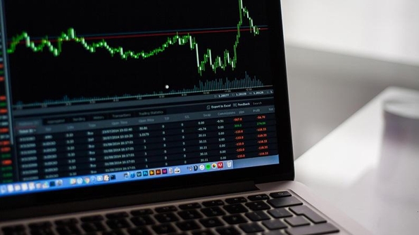 NASDAQ100投资全攻略：2025年趋势与策略解析941 / author:Ultima_Markets / PostsID:1733598